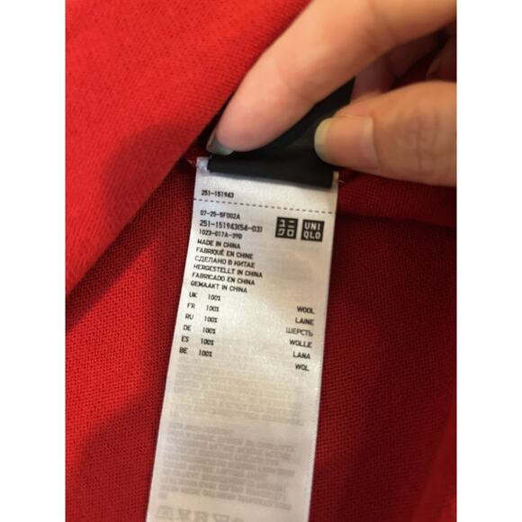 UNIQLO Crewneck Pullover Long Sleeve Sweater Red XS 100% Wool - Picture 9 of 10